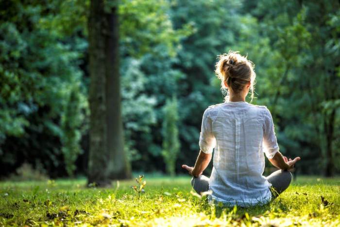 How to Meditate for Finding Peace in the Present Moment